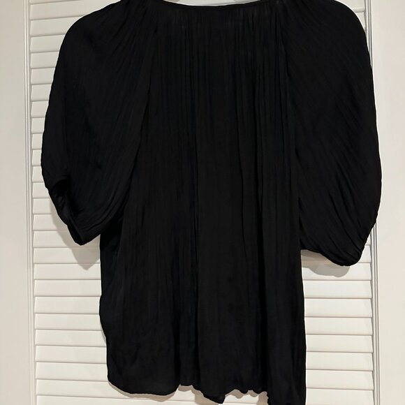 Banana Republic Factory Black Pleated Short Sleeve Blouse – Size M - Picture 2 of 5